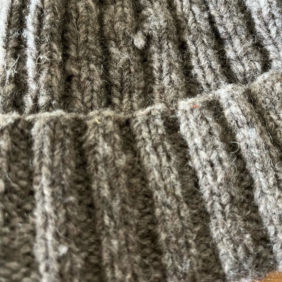 Hand knit 100% wool toque - Picture 2 of 2